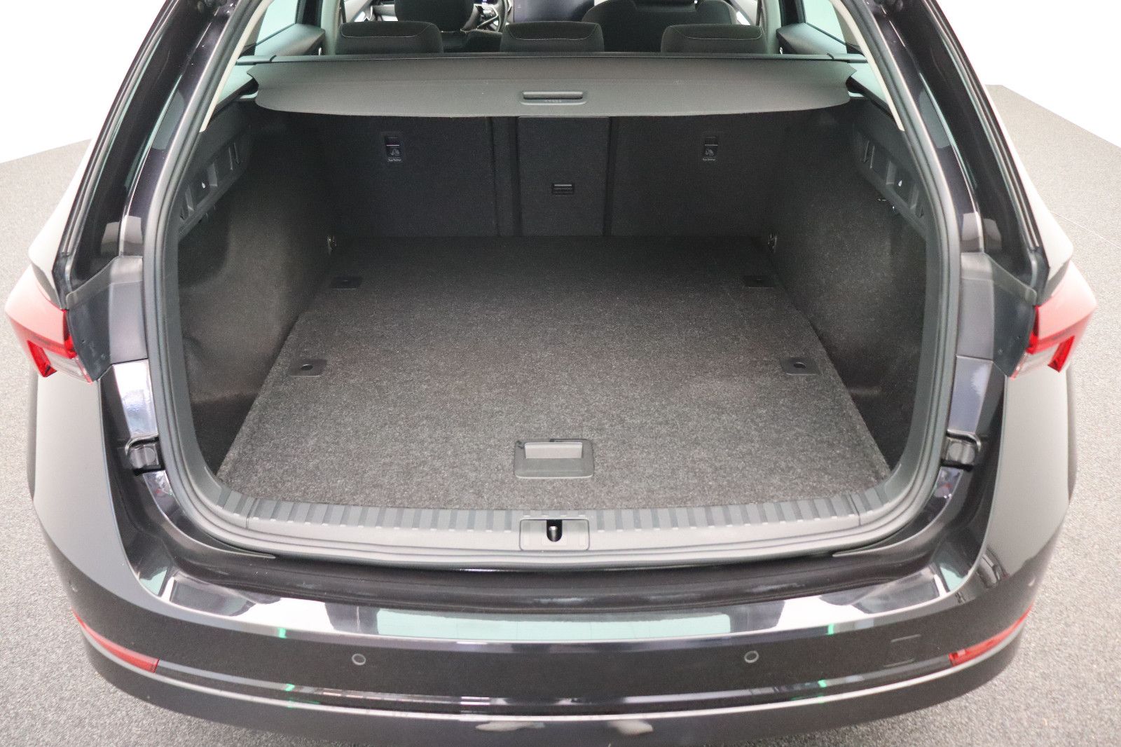 Fahrzeugabbildung SKODA Octavia Combi First Edition DSG LED ACC  Kamera