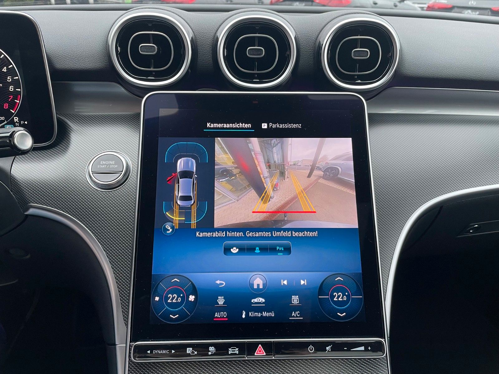 Fahrzeugabbildung Mercedes-Benz C 300 e Avantgarde Digital+S-Dach+AHK+Distr+