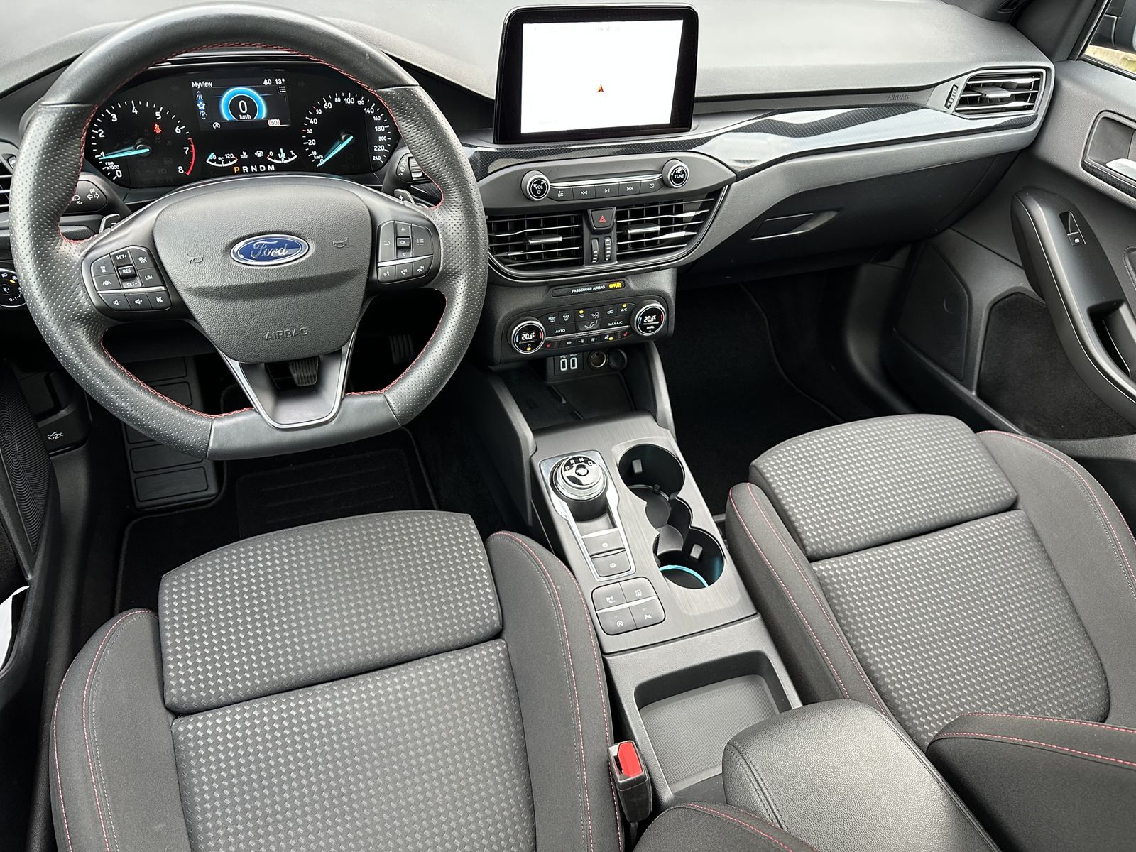 Fahrzeugabbildung Ford Focus 1.5 EB Aut. ST-Line NAV+LED+PANO+B&O+KAM