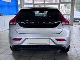 Volvo V40 Kinetic/2.HD/NAVI/SHZ/PDC/CAM/TEL/BT/ALU - Volvo V40 Kinetic mit Diesel-Antrieb