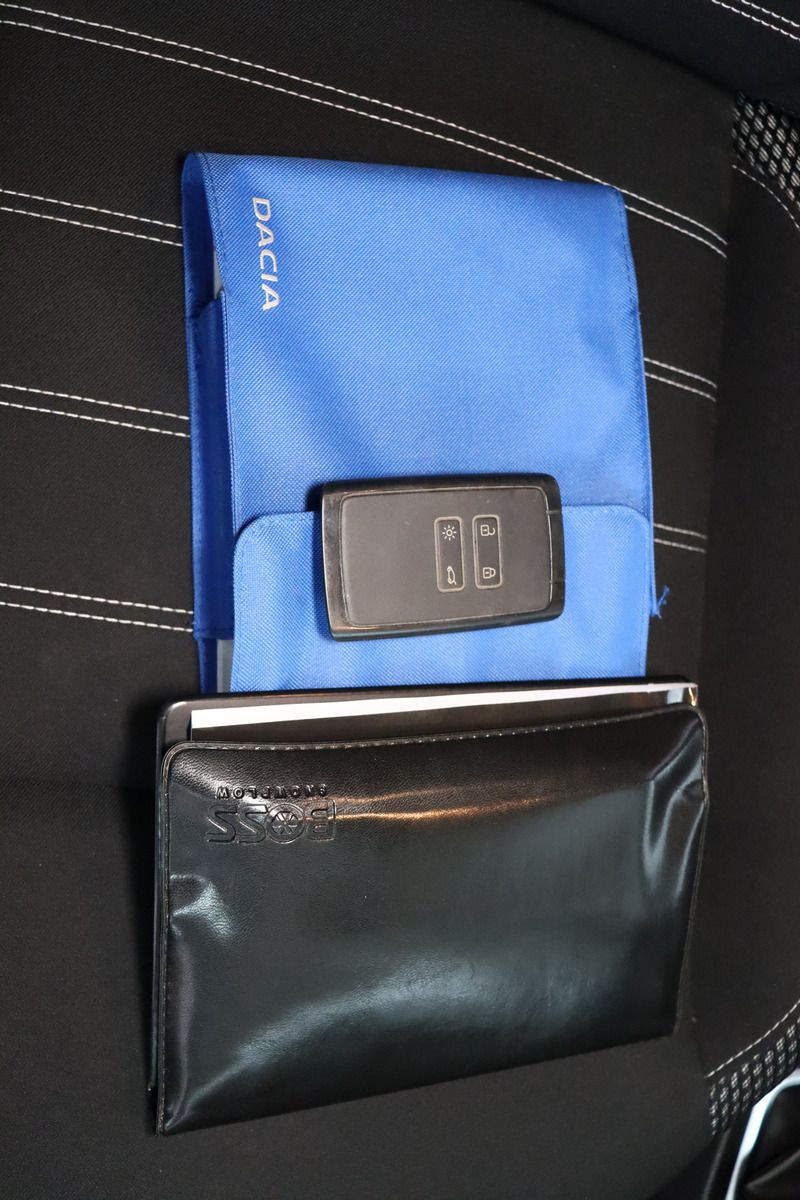 Fahrzeugabbildung Dacia Duster Prestige WINTERDIENST 4x4 * RFK * AHK