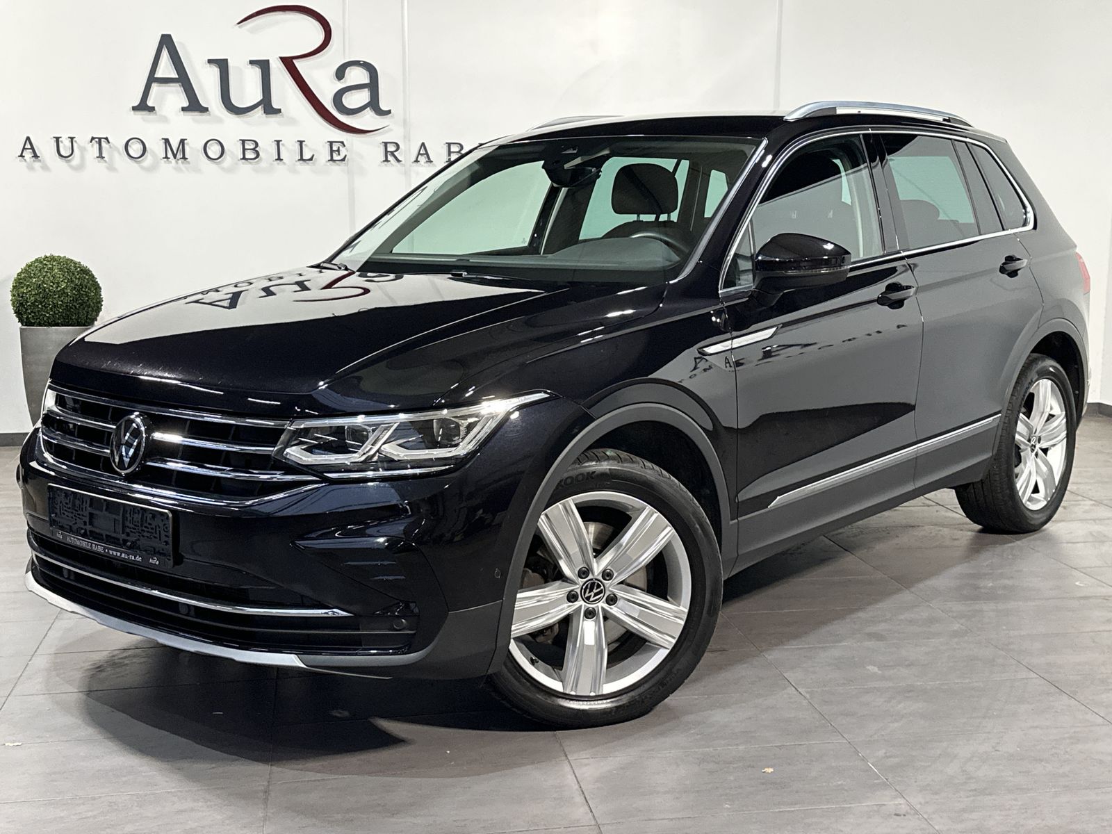 Fahrzeugabbildung Volkswagen Tiguan 2.0 TSI Elegance 4M NAV+LED+KAMERA+19ZOLL