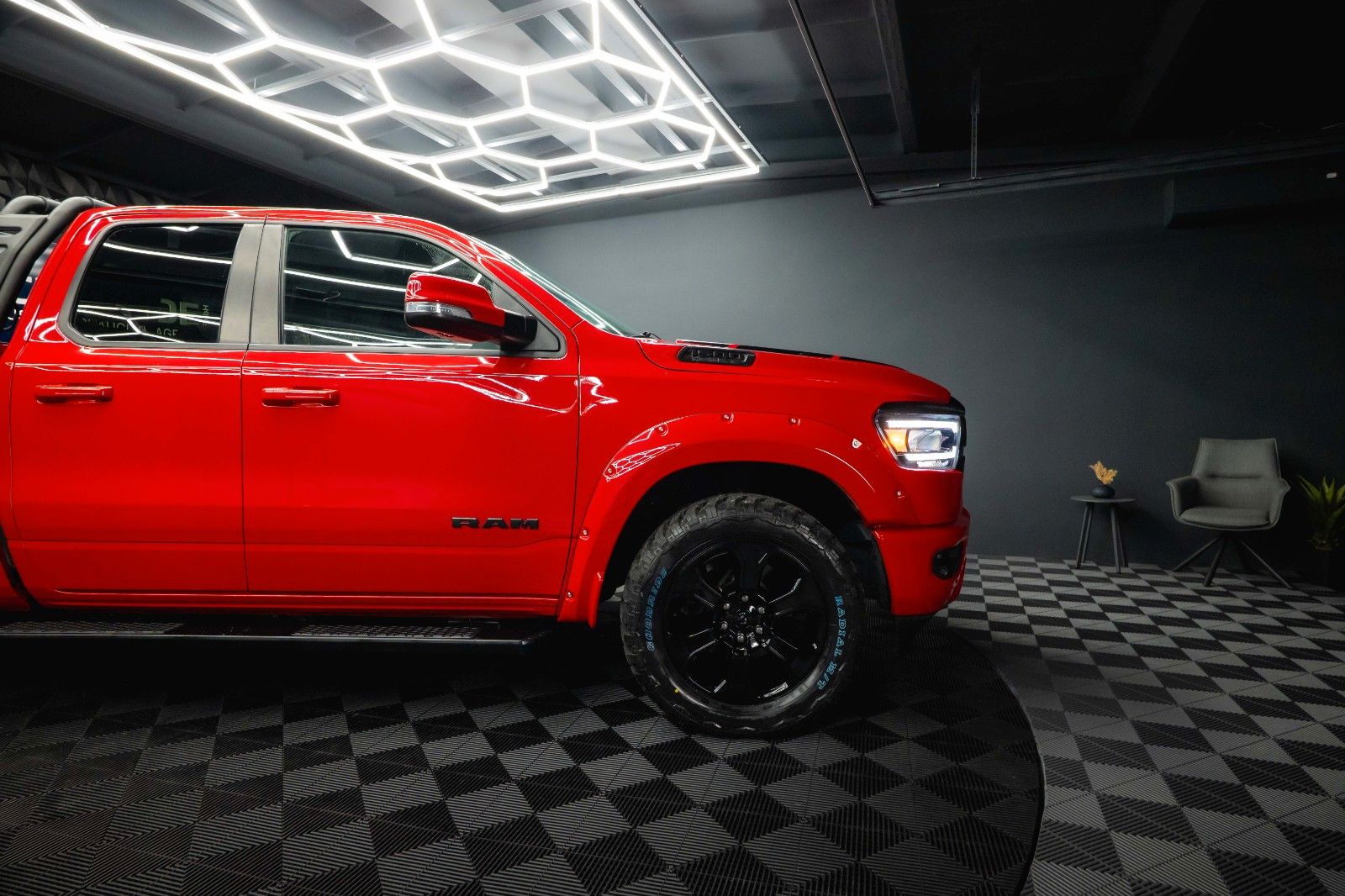 Fahrzeugabbildung Dodge RAM 5.7 V8 HEMI 4x4 OFFROAD Night-Paket *LED*19%