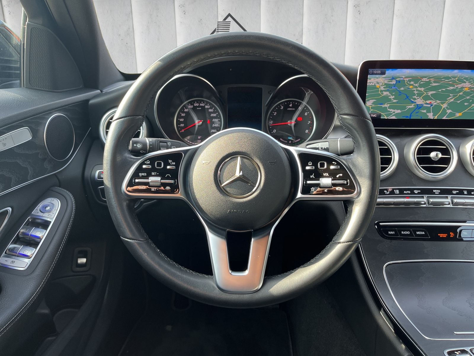 Fahrzeugabbildung Mercedes-Benz C 300 T*Night-Paket*LED*360°-Cam*SHZ*