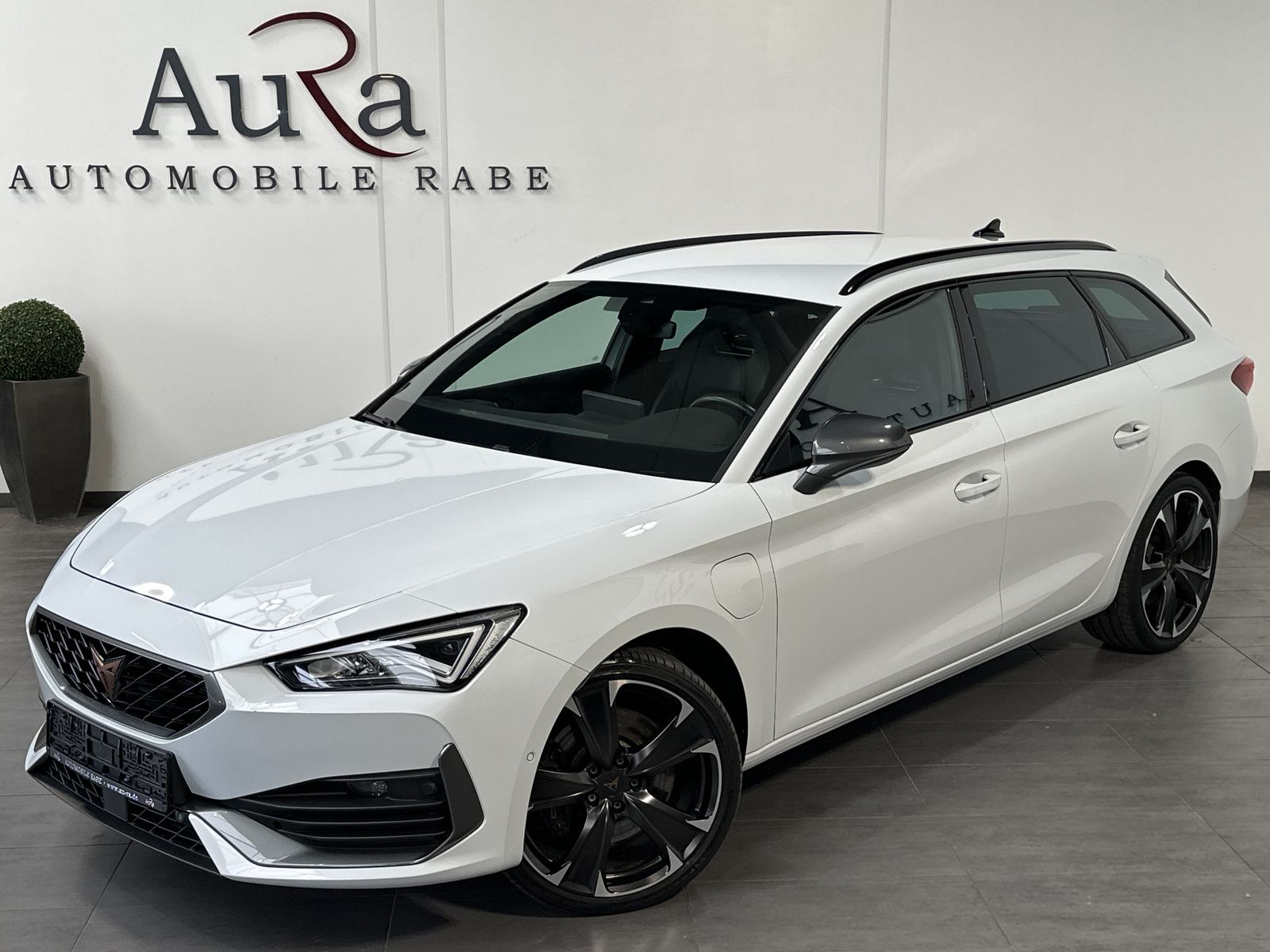 Fahrzeugabbildung CUPRA Leon SpT VZ e-Hybrid NAV+LED+AHK+KESSY+VISIONPL