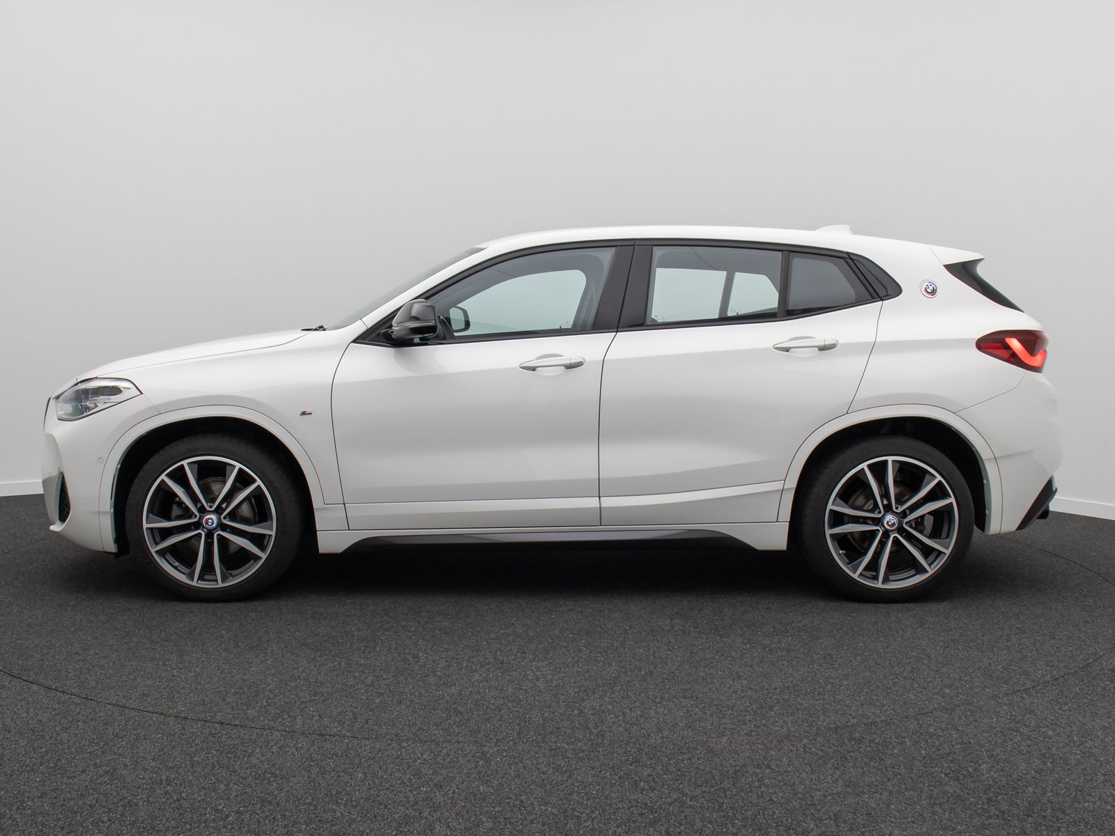 Fahrzeugabbildung BMW X2 sD18d M Sport DAB Kamera LED ParkAss Navi 19"