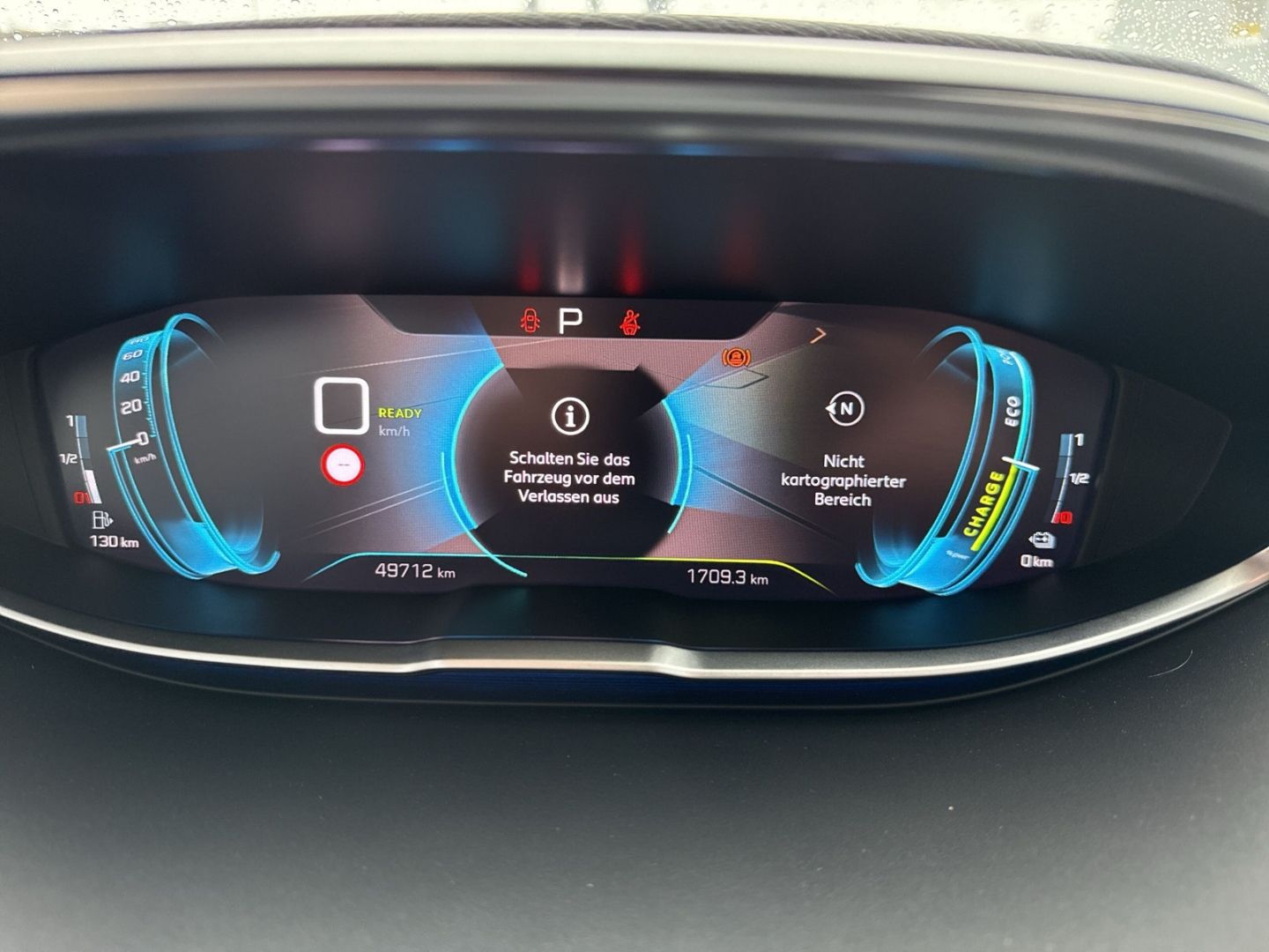Fahrzeugabbildung Peugeot 3008 Hybrid 225 Allure Pack Navi Digitales Cockp