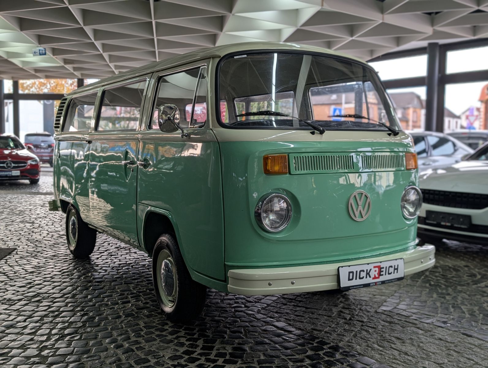 Fahrzeugabbildung Volkswagen T2 Fensterbus 9 Sitzer H-Zulassung frame off