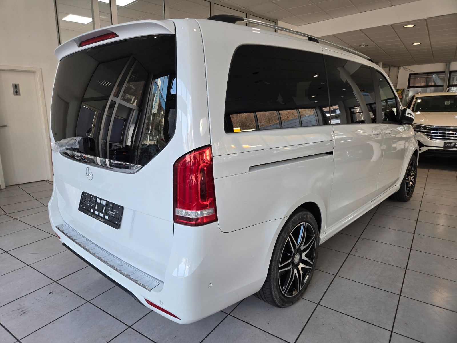 Fahrzeugabbildung Mercedes-Benz V 250 Lang 4 Matic AMG LINE * PANO* LED*LEDER*