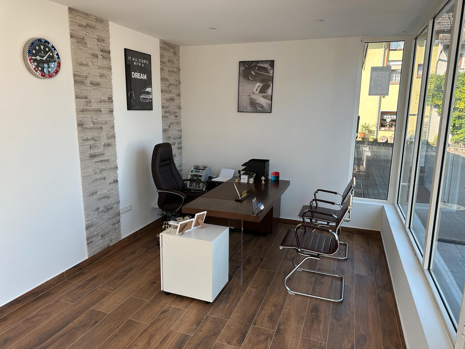 showroom-image-top
