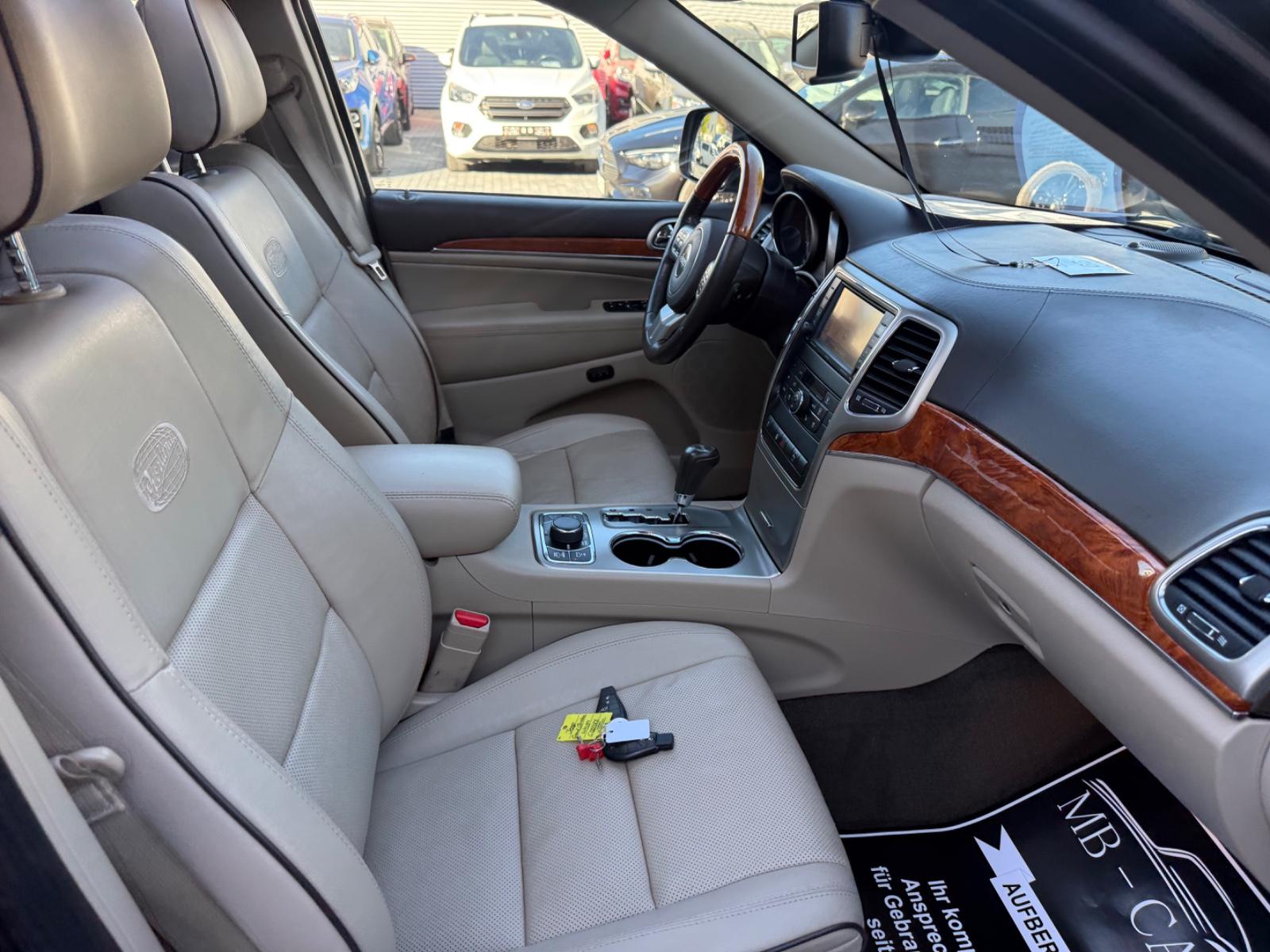Jeep Grand Cherokee 3.0 CRD Overland | 241 ch | BVA | Toit panoramique | Régulateur adaptatif | Hayon électrique | Attelage 3,5 t