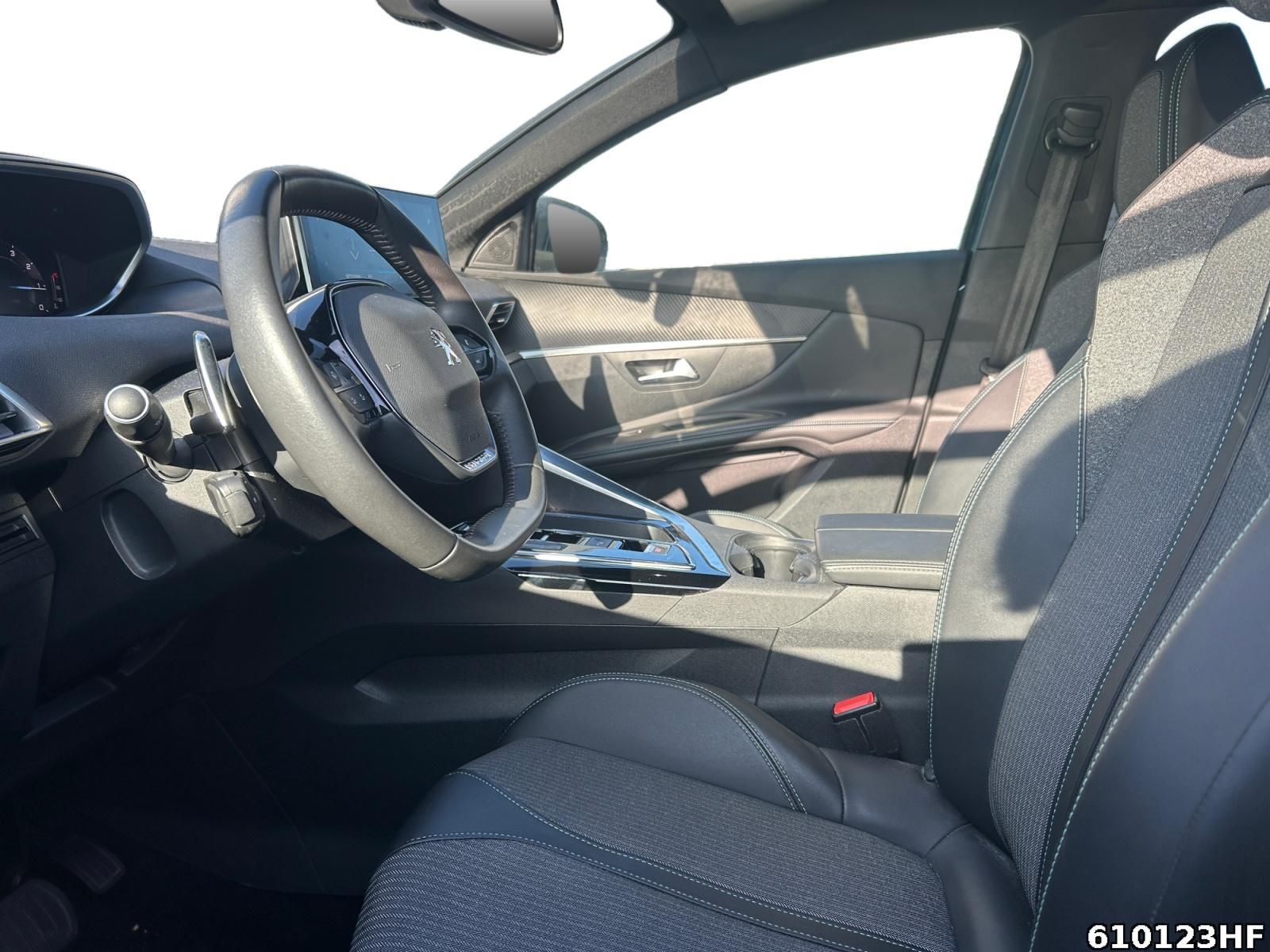 Fahrzeugabbildung Peugeot 3008 Allure Pack PureTech 130 EAT8