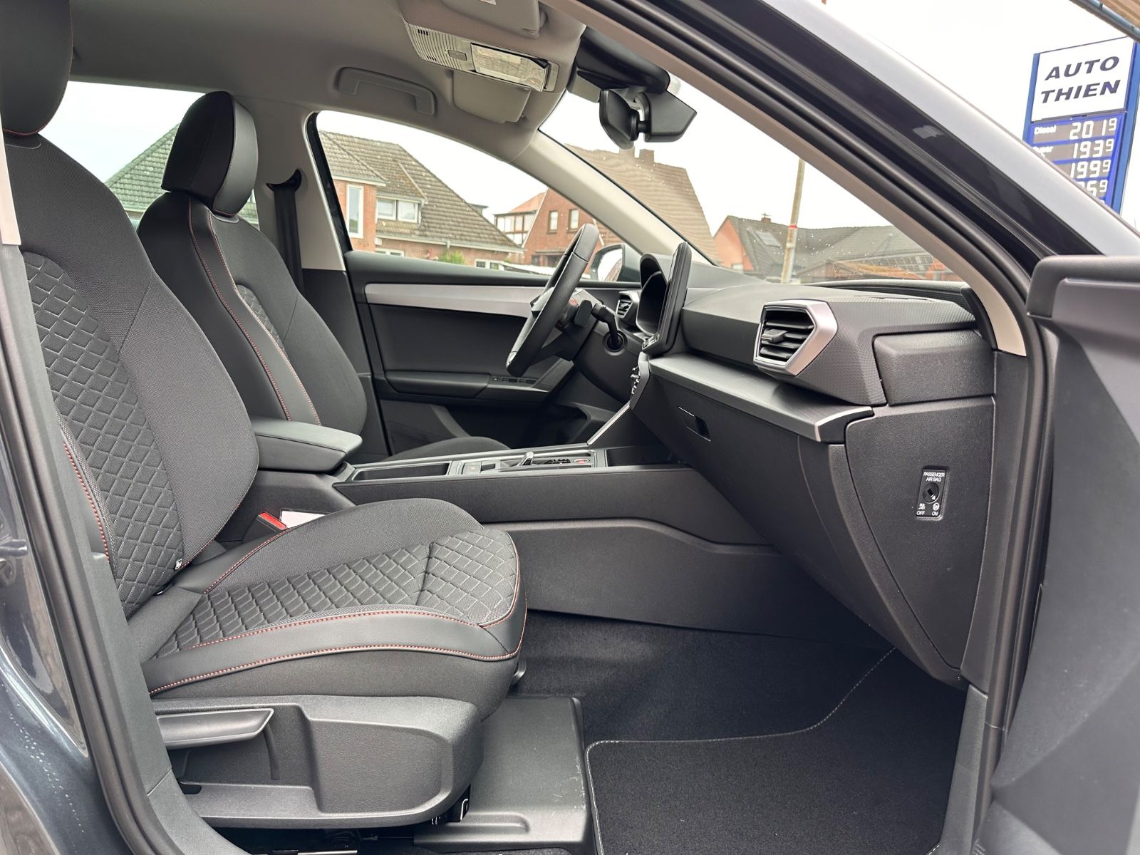 Fahrzeugabbildung SEAT Leon ST FR 1.5 eTSI DSG LED/GRA/SHZ/Kamera/APP