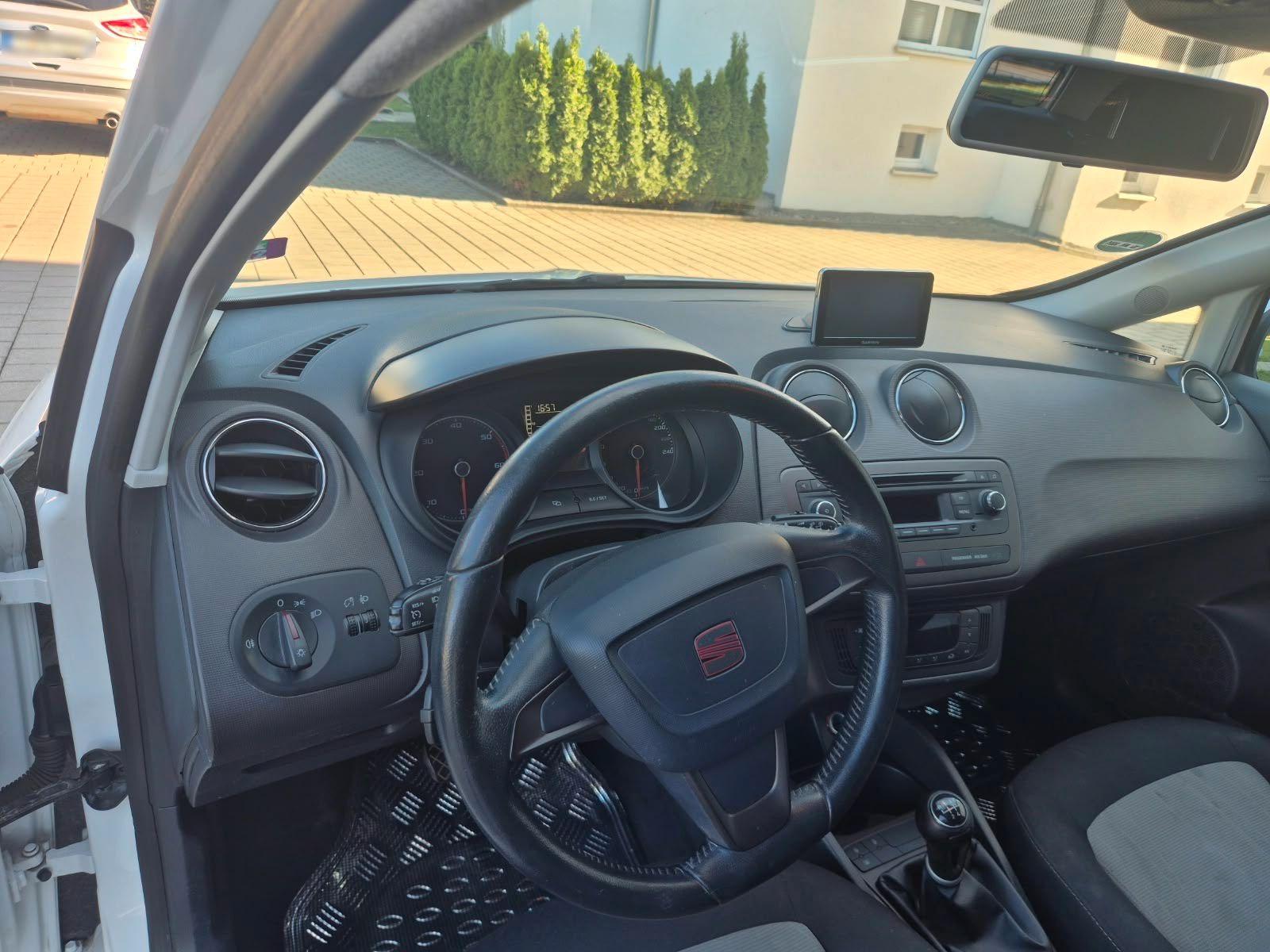 Seat Ibiza 2013 — photo 13