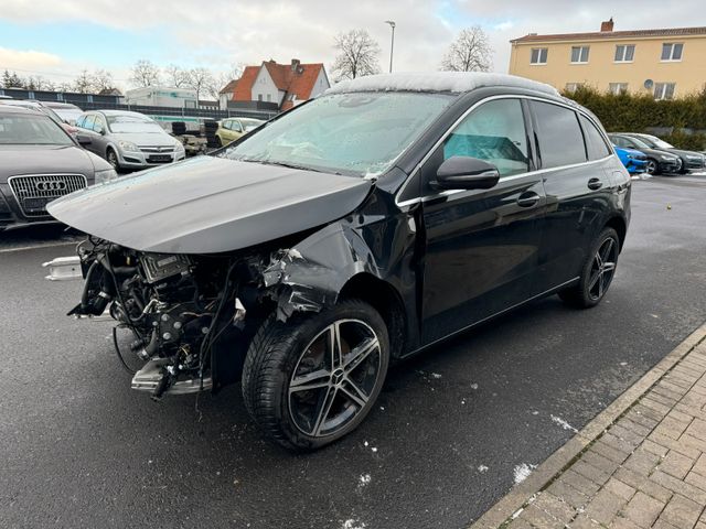 Mercedes-Benz B 180 Edition 19 | Pano | Navi