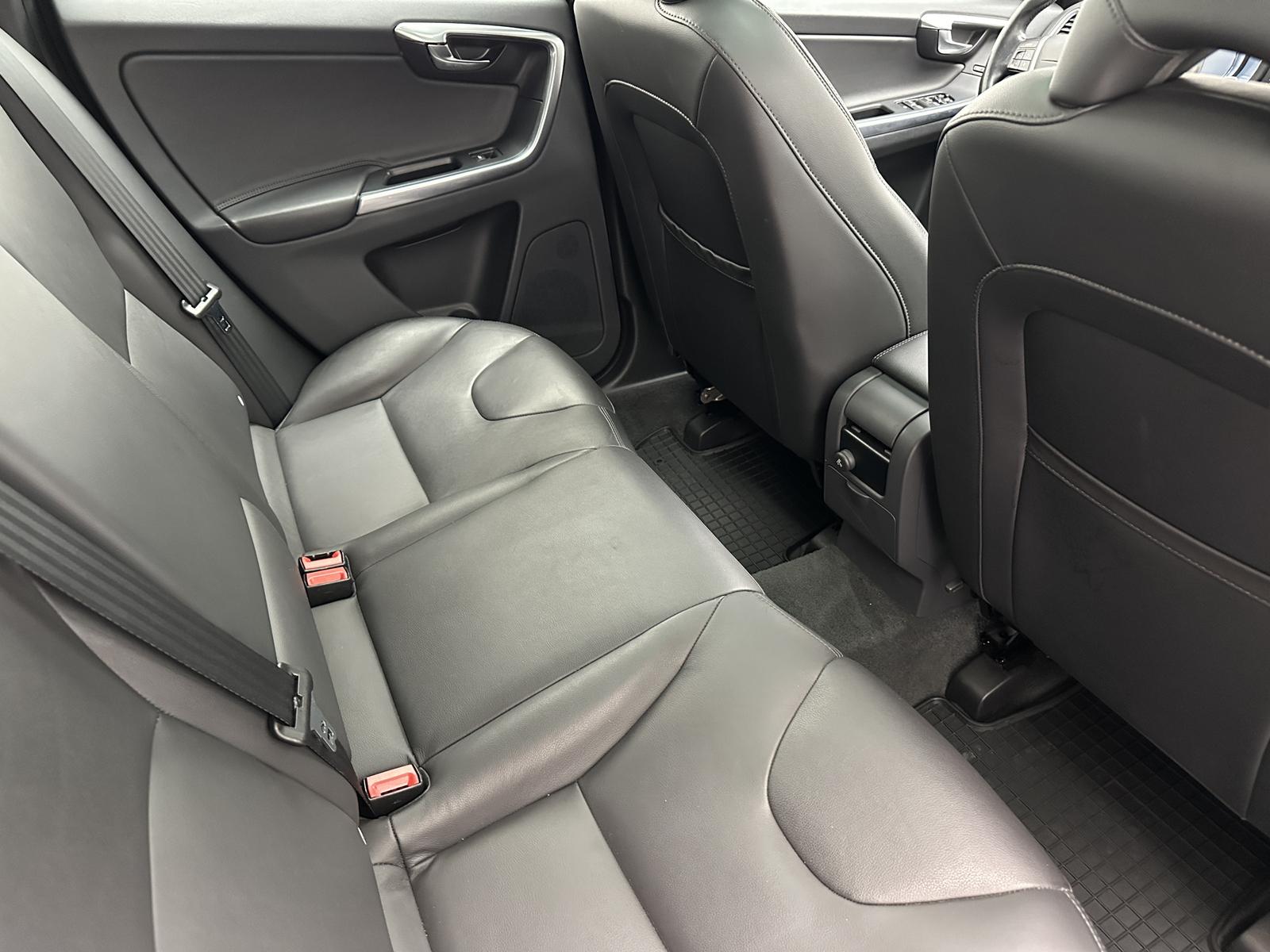 Volvo XC60 Summum 2WD "LEDER-NAVI-PANO-SITZH-PDC-ALU"