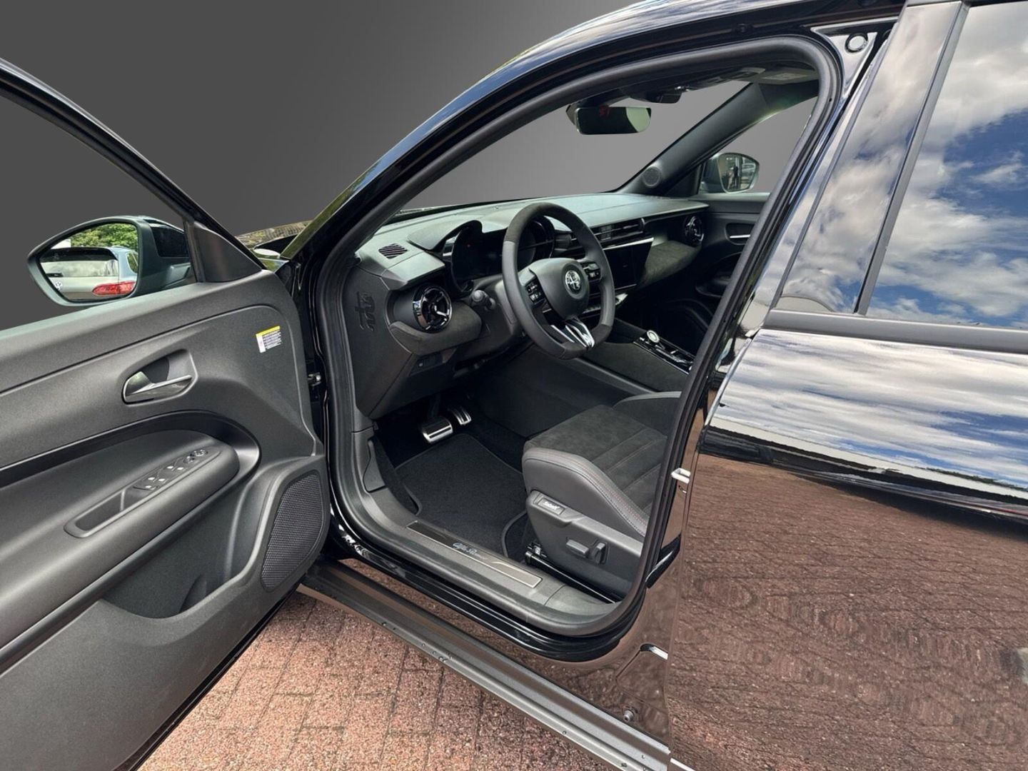 Fahrzeugabbildung Alfa Romeo Junior Ibrida SPECIALE -Summer-Sale-SABELT-Panor