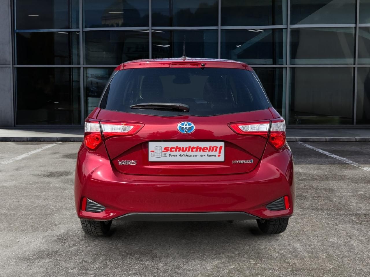 Fahrzeugabbildung Toyota Yaris Hybrid Y20 Club