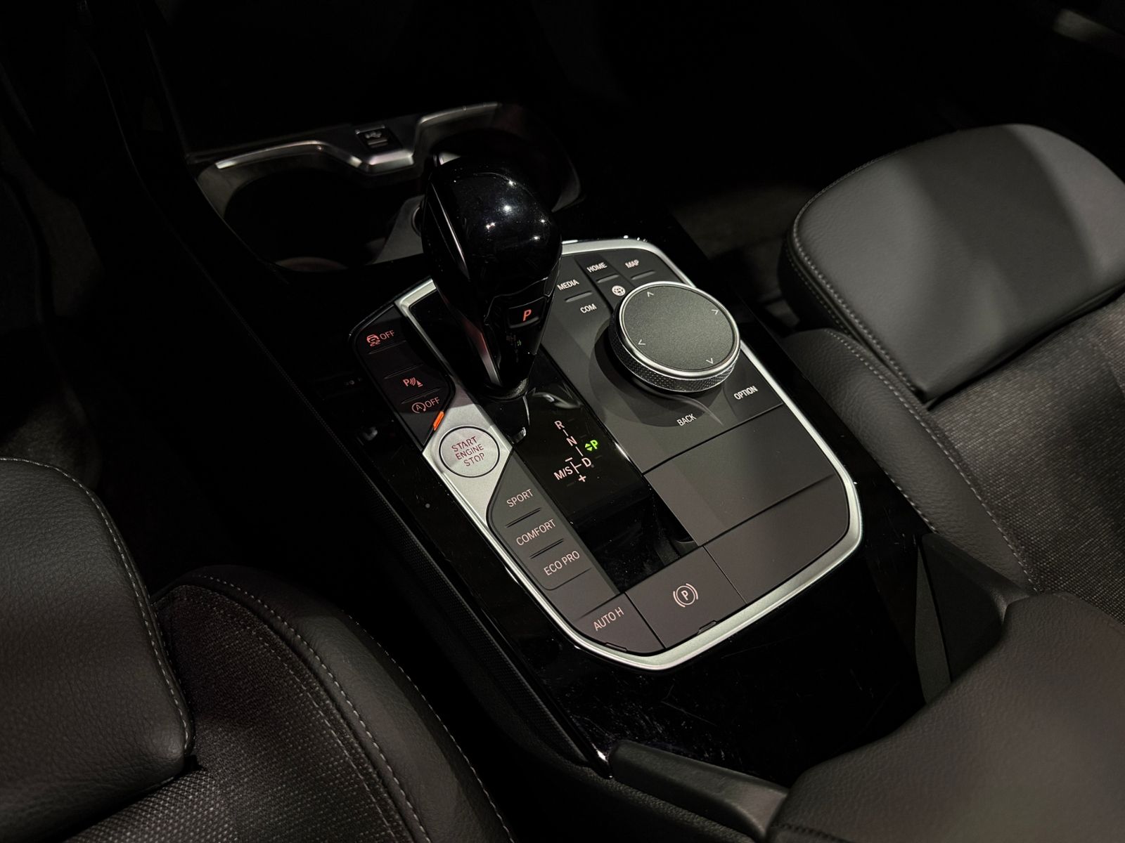 Fahrzeugabbildung BMW 120 i Advantage PANO AHK LED NAVI