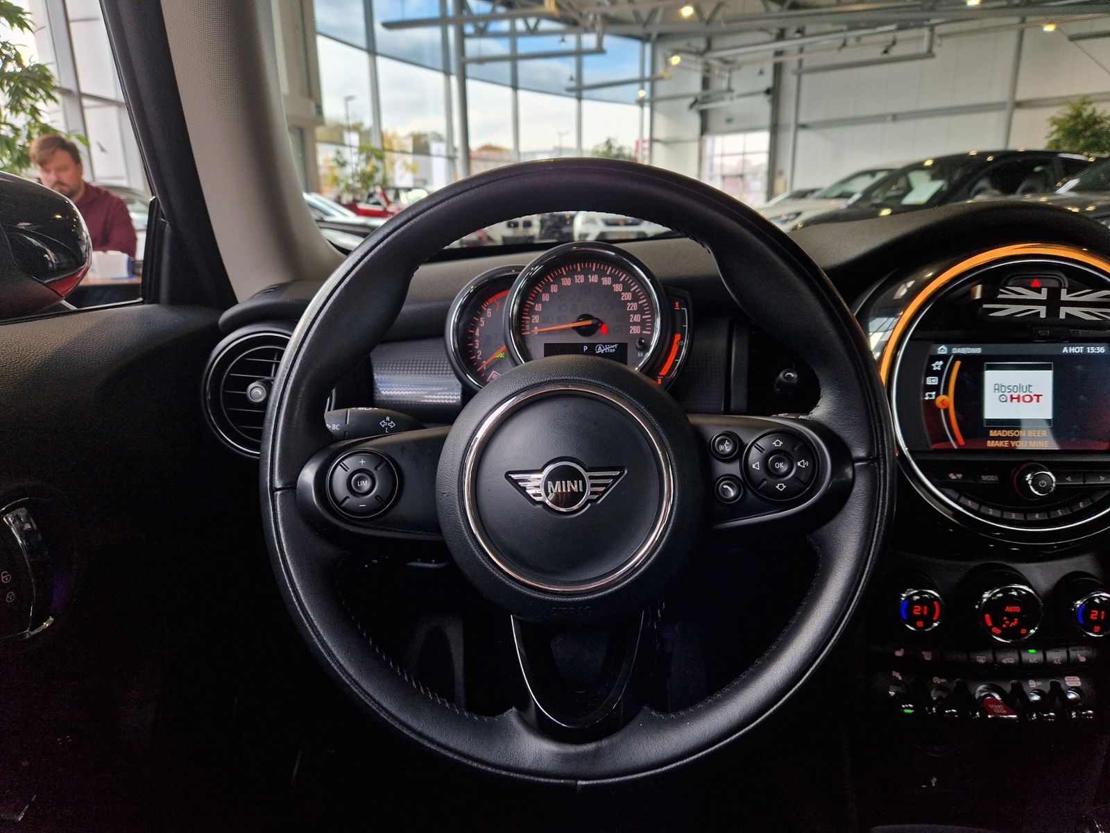 Fahrzeugabbildung MINI Cooper Pepper LED DAB SHZ PDC ALU