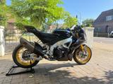 Aprilia Tuono  V4 Factory Ultra Dark + Exklusiv-Zubehör - APRILIA MOTORRAD