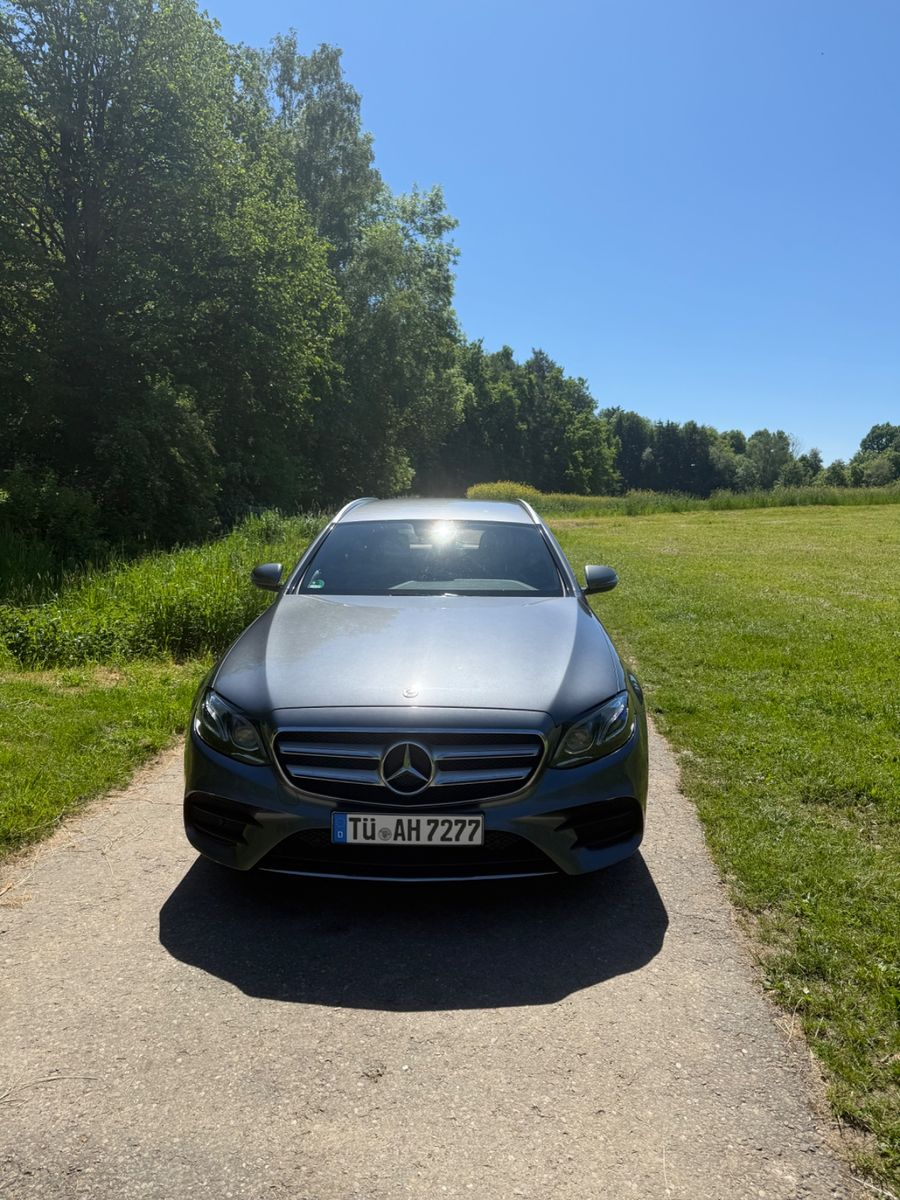MERCEDES-BENZ E 220 d T Autom. - AMG Paket, Standheizung, Ahk