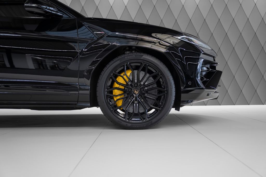 Urus 4.0 V8 SE 2026 BLACK/YELLOW AKRAPOVIC CARBO - Bild 7