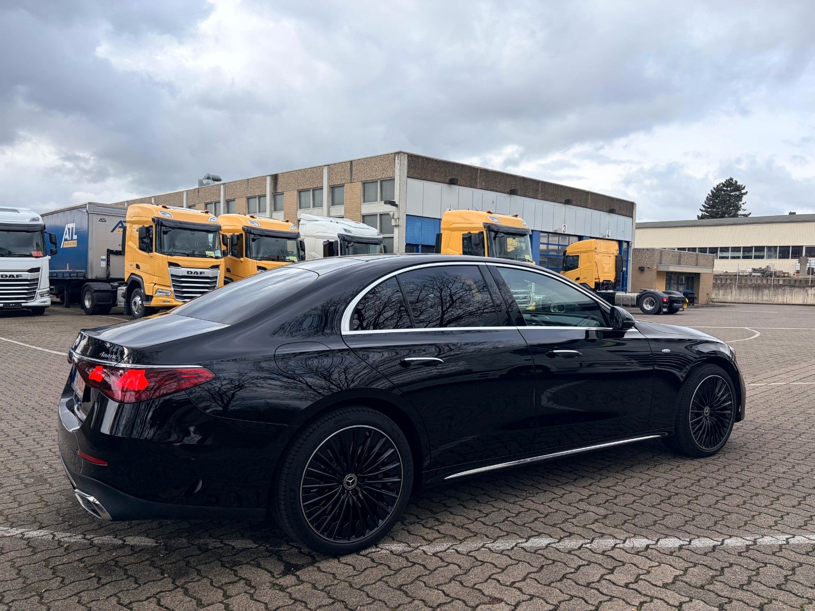 Fahrzeugabbildung Mercedes-Benz Limousine E 300 de 4Matic Edition AMG