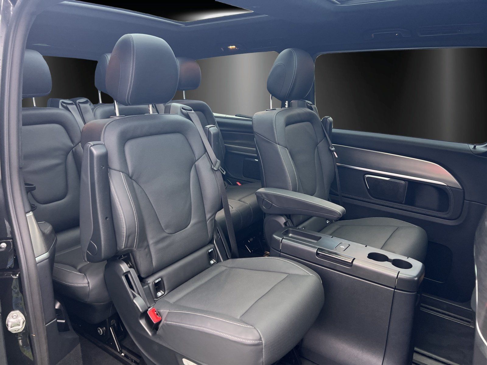Fahrzeugabbildung Mercedes-Benz V300d Exclusive Edition AMG AIRMATIC AHK Standhz