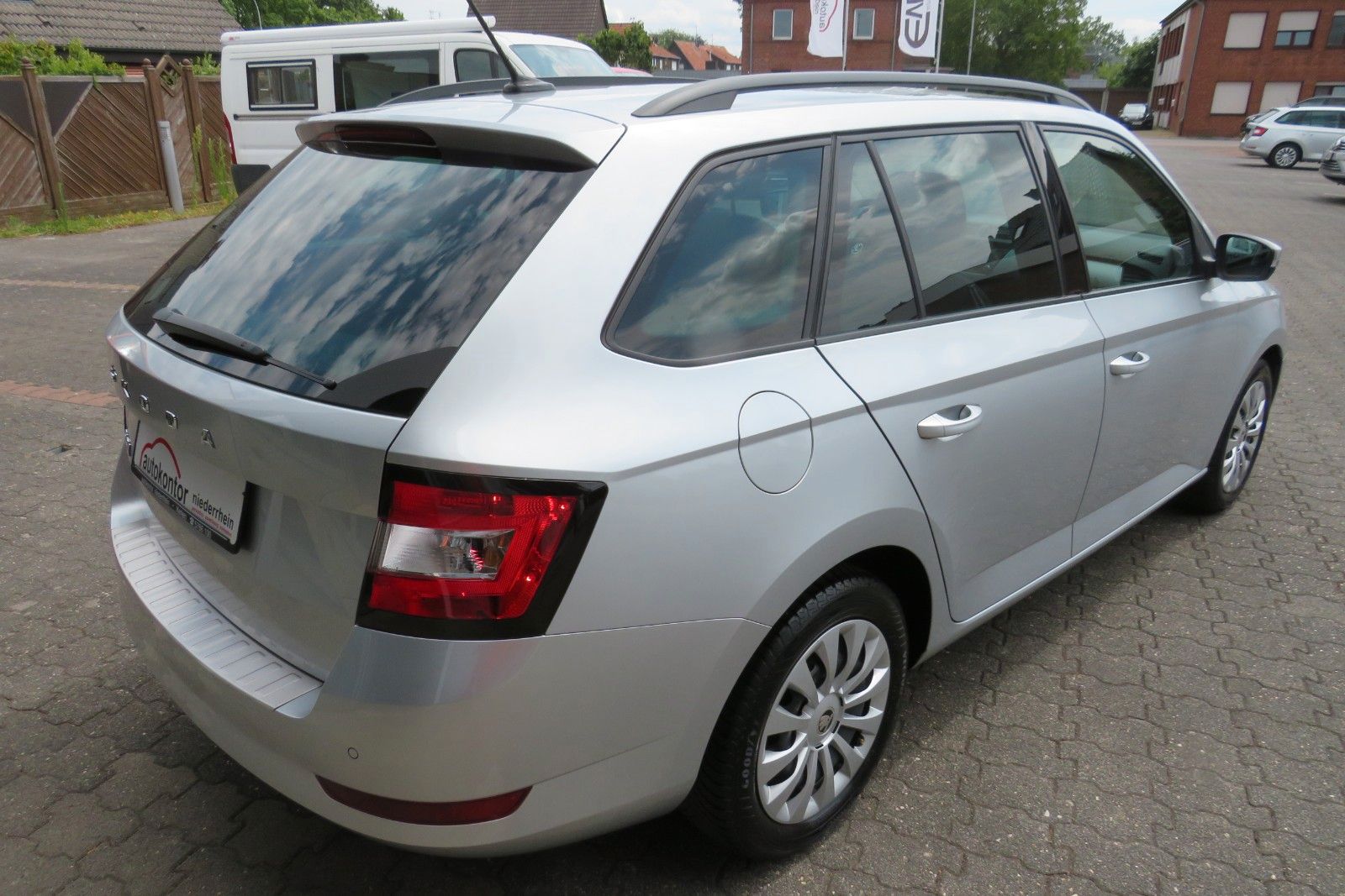 Fahrzeugabbildung SKODA Fabia Combi Ambition KLIMA SITZH. GRA PDC APP-C.
