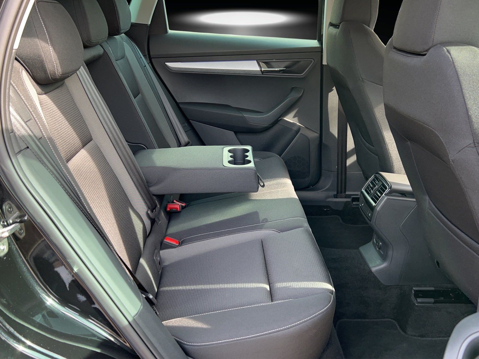 Fahrzeugabbildung SKODA Karoq 2.0 TDI Tour 4x4 DSG/VIRTUAL/AHK/KAMERA/