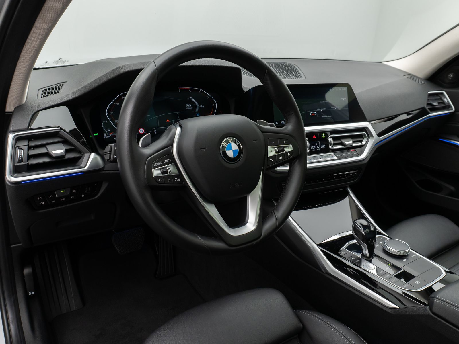 Fahrzeugabbildung BMW 330d xD Sport Line Kamera Panorama HUD DAB H/K