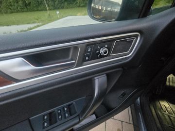 Volkswagen Touareg - 12