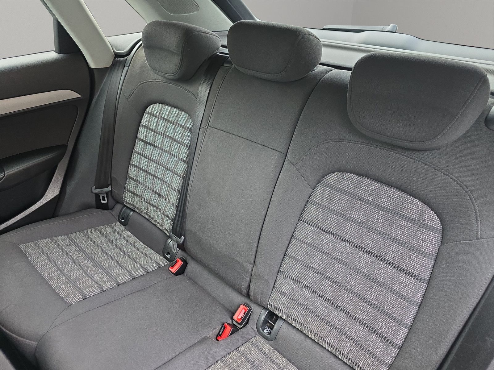 Fahrzeugabbildung Audi Q3 2.0 TDI quattro S-Line Automatik/Navi/PDC/