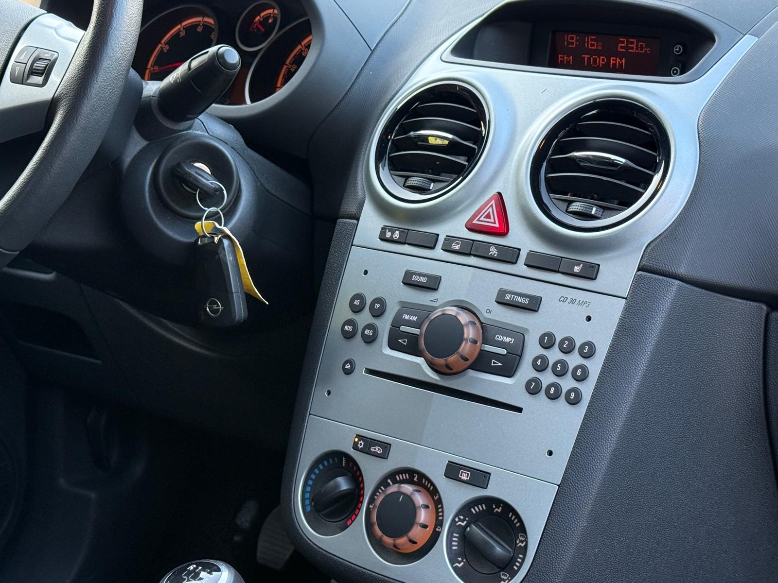 Opel Corsa D Klima+Sitz und Lenkradheizung+Tempomat