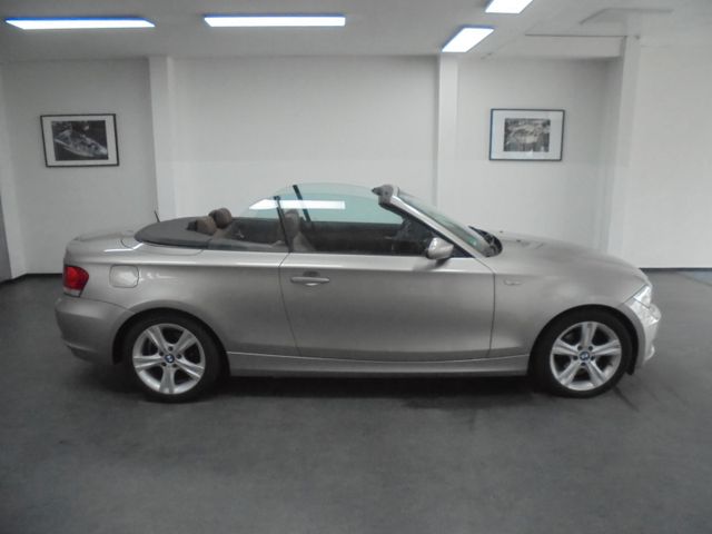 BMW 118i Cabrio Leder PDC TÜV 03/2027