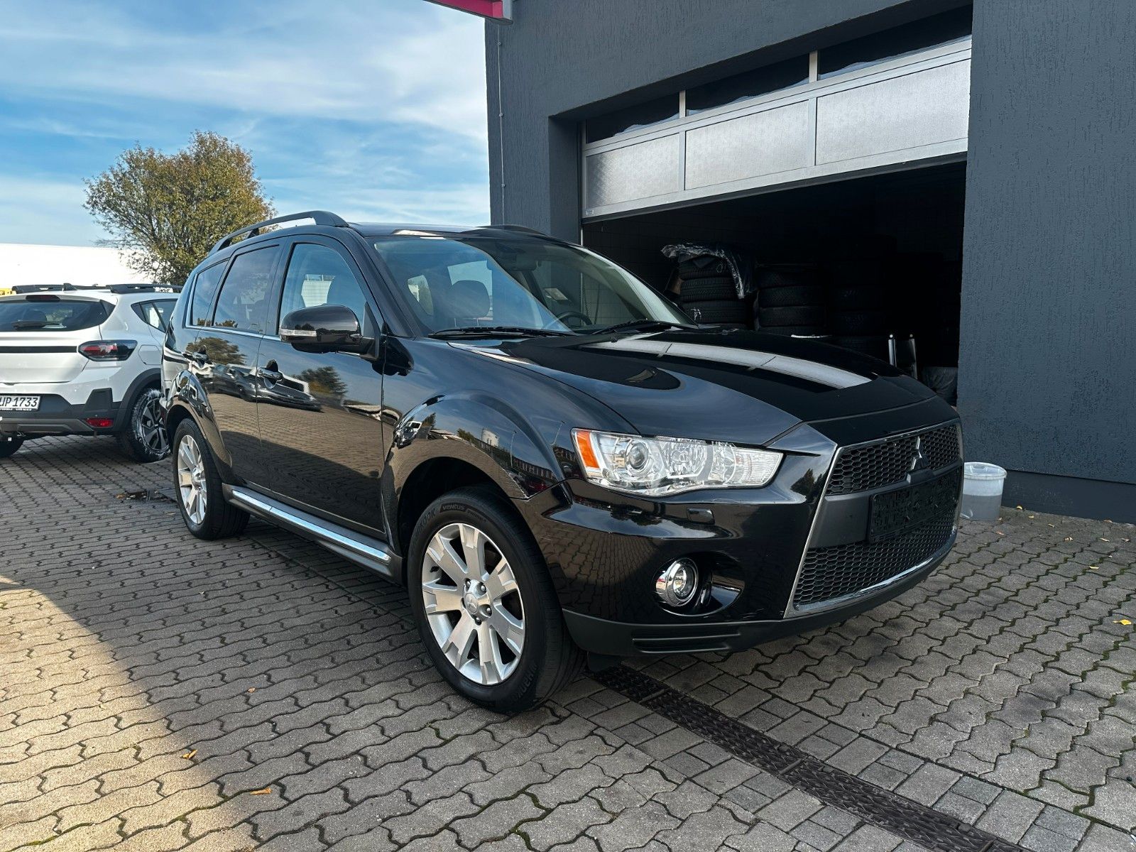 Fahrzeugabbildung Mitsubishi Outlander Instyle 4WD,Allrad,Leder, Automatik,