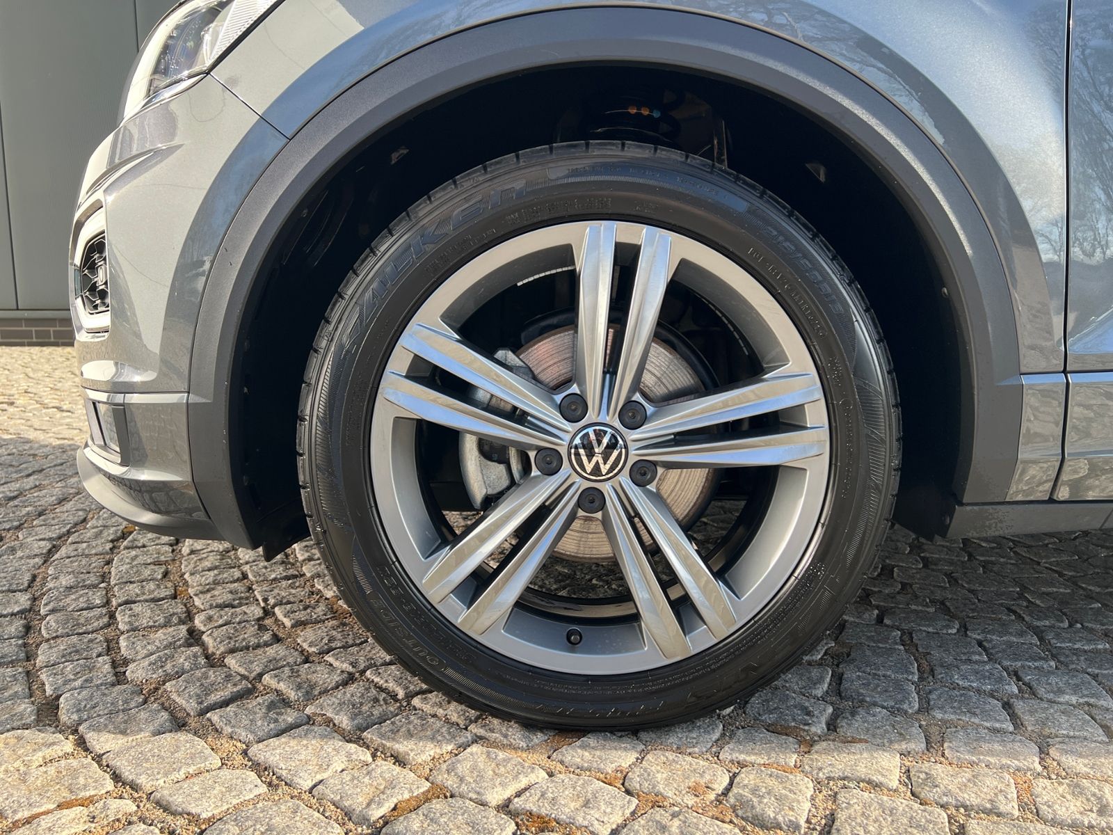 Fahrzeugabbildung Volkswagen T-Roc Sport 1.5 TSI DSG R-Line *AHK, Panoramadac