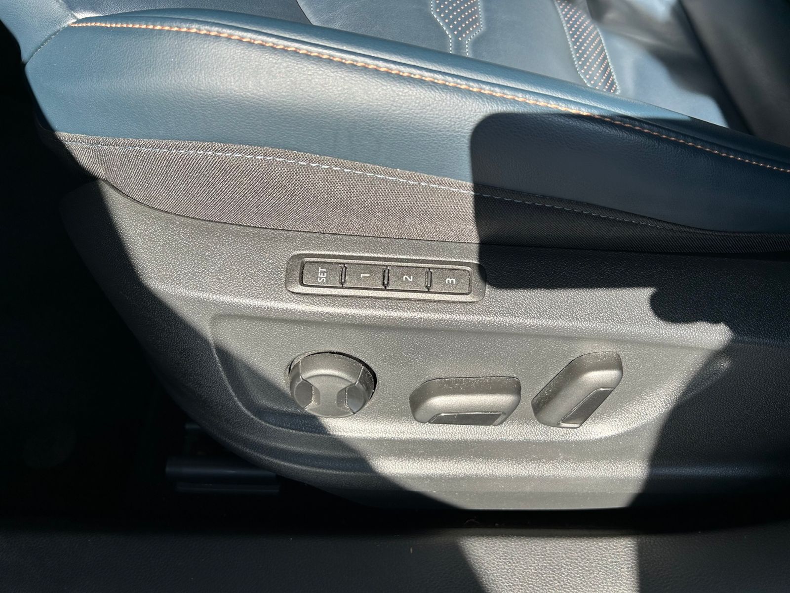 Fahrzeugabbildung CUPRA Ateca Edition VZ 4Drive AHK PANO BEATS LEDER 20"