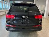 Audi Q7 3.0 TDI quattro V6 200 A8 S-line - Audi Q7: 6.0