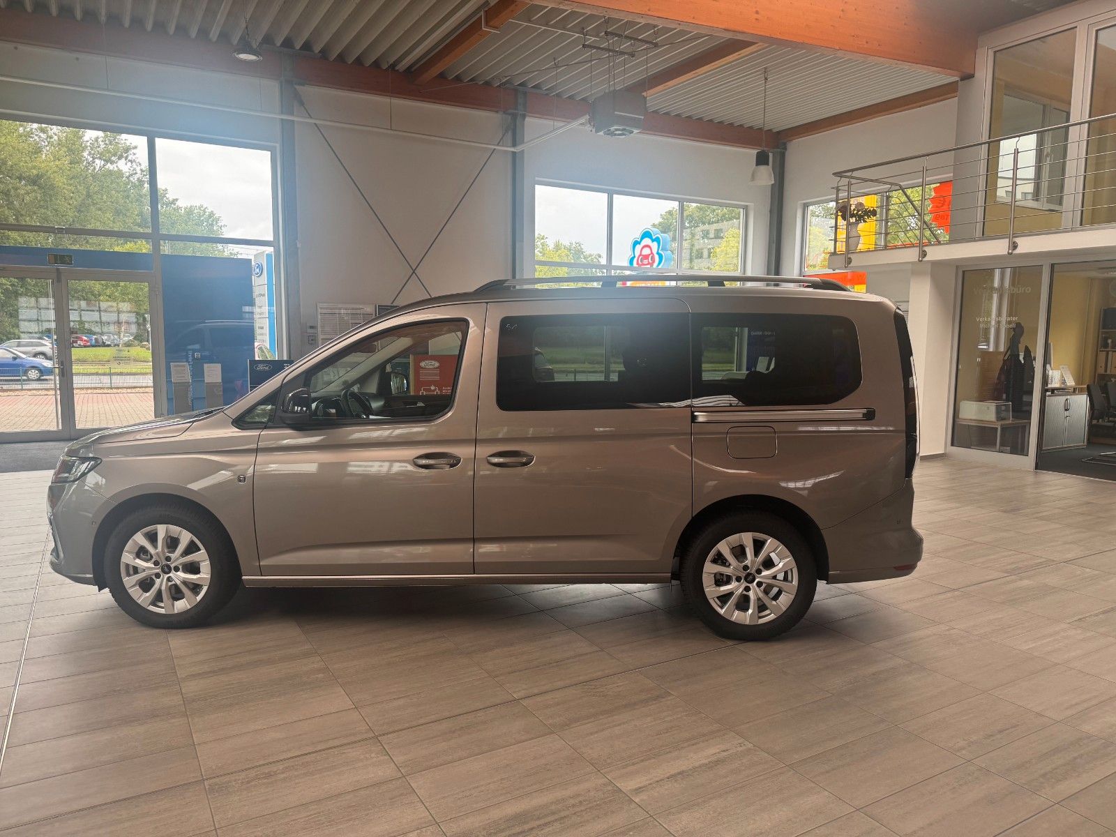 Fahrzeugabbildung Ford Grand Tourneo Connect Titanium