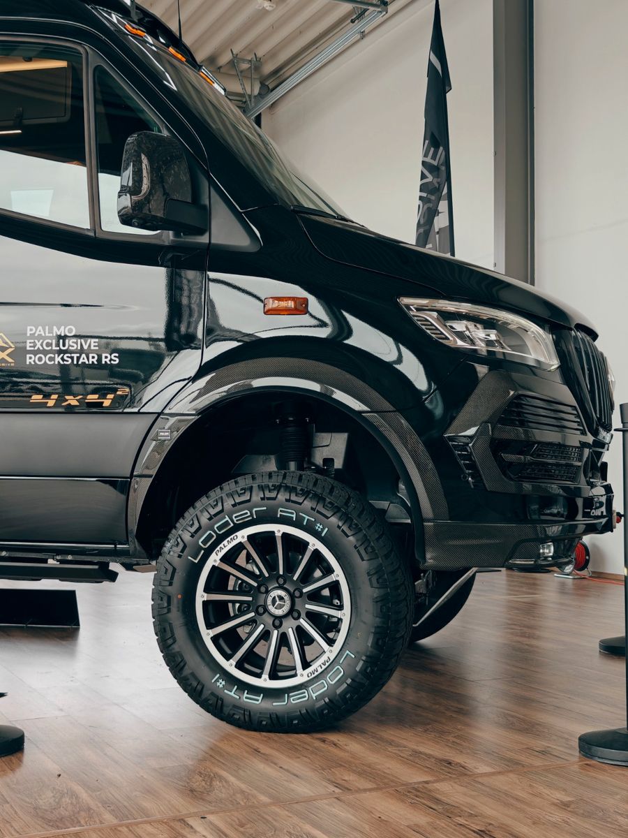 Fahrzeugabbildung HYMER / ERIBA / HYMERCAR GRAND CANYON S MB 600 4x4² RSX - TRIPLE CARBON
