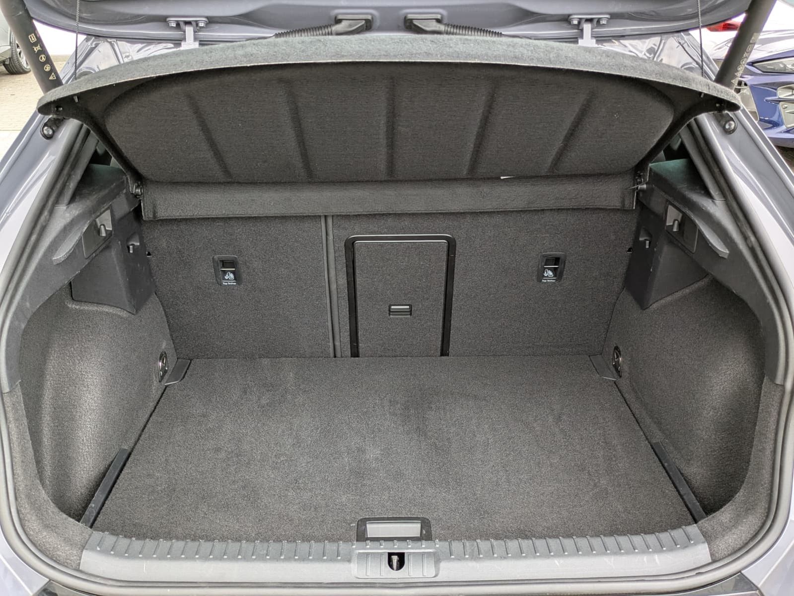 Fahrzeugabbildung CUPRA Formentor 1.5 eTSI PANO*MATRIX*SENNH.*DINAM*360°