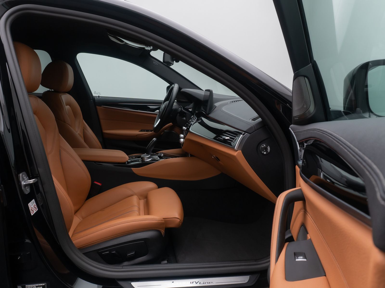 Fahrzeugabbildung BMW 530d Luxury Line HUD Kamera AHK Alarm Laser H/K