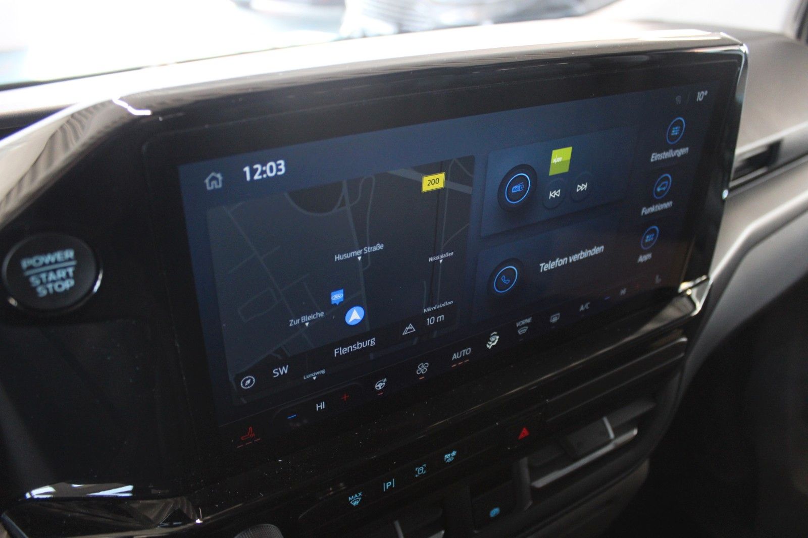 Fahrzeugabbildung Ford Tourneo Custom L2 Titanium LED AHK ACC WinterPak