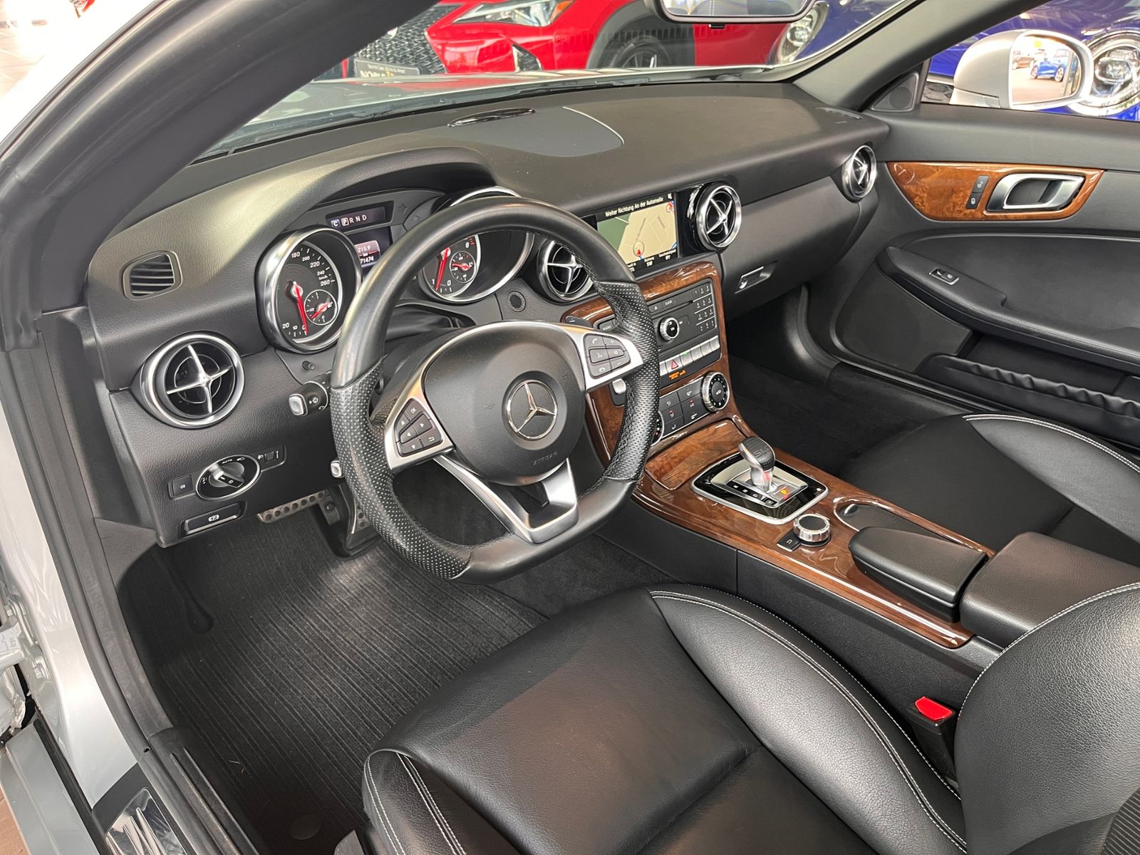 Fahrzeugabbildung Mercedes-Benz SLC 300 Roadster PANO NAVI ALU