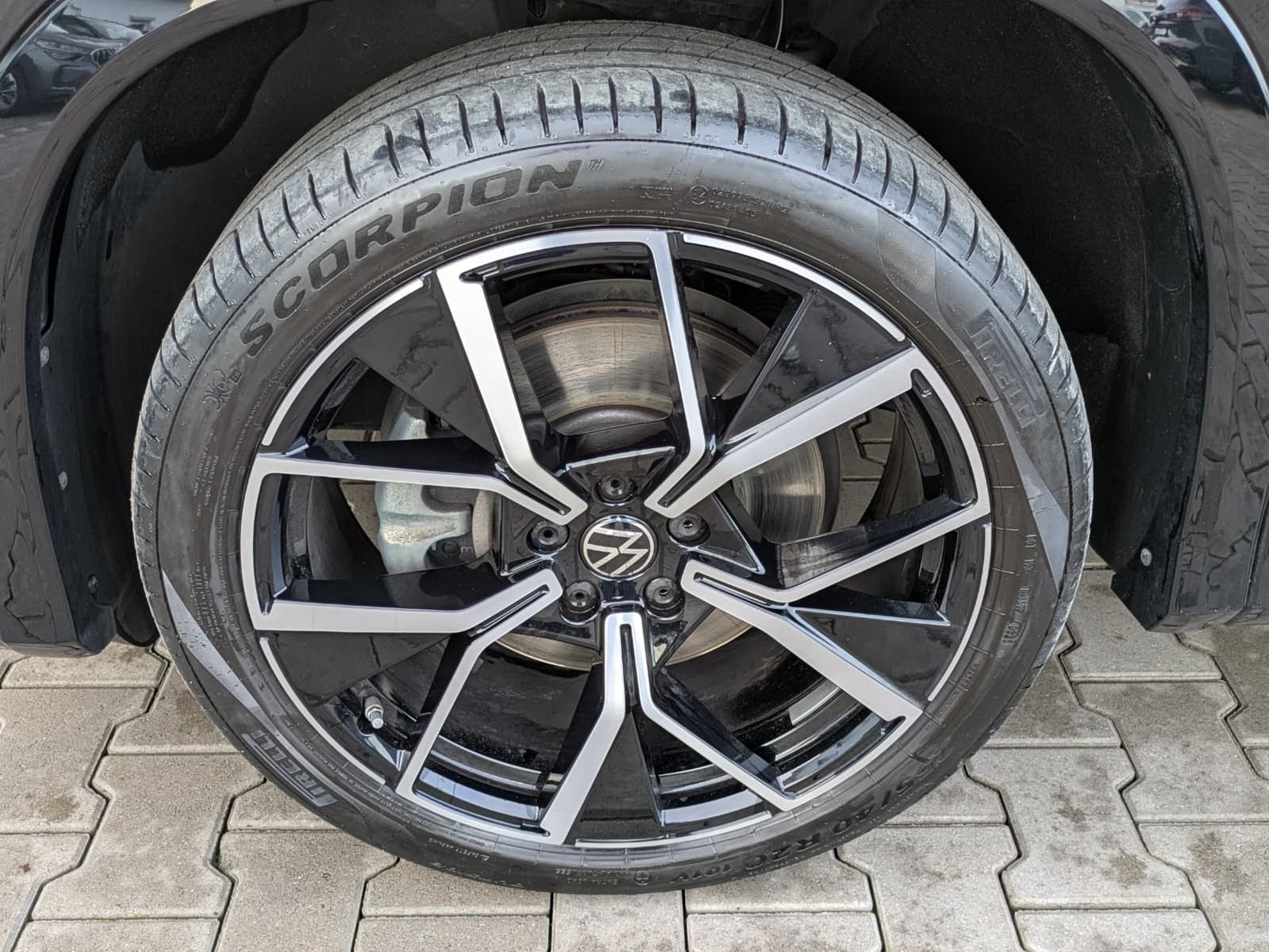 Fahrzeugabbildung Volkswagen Tayron 2.0 TDI 4M R-Line 7Si*MATRIX*AHK*PANO*HUD