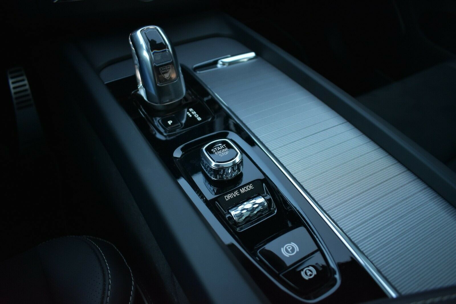 Fahrzeugabbildung Volvo XC60 T8 Twin Engine R-Design*RFK*Lhzg*Mietkauf