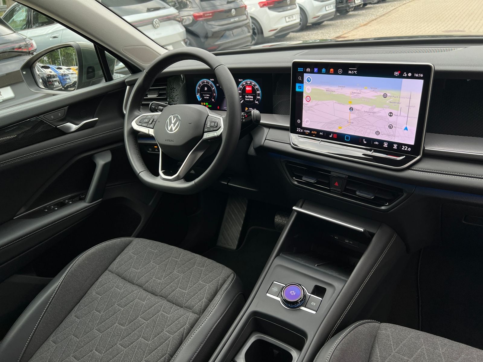 Fahrzeugabbildung Volkswagen Tayron Life 1.5 eTSI DSG *AHK,7-Sitzer,LED,Kamer