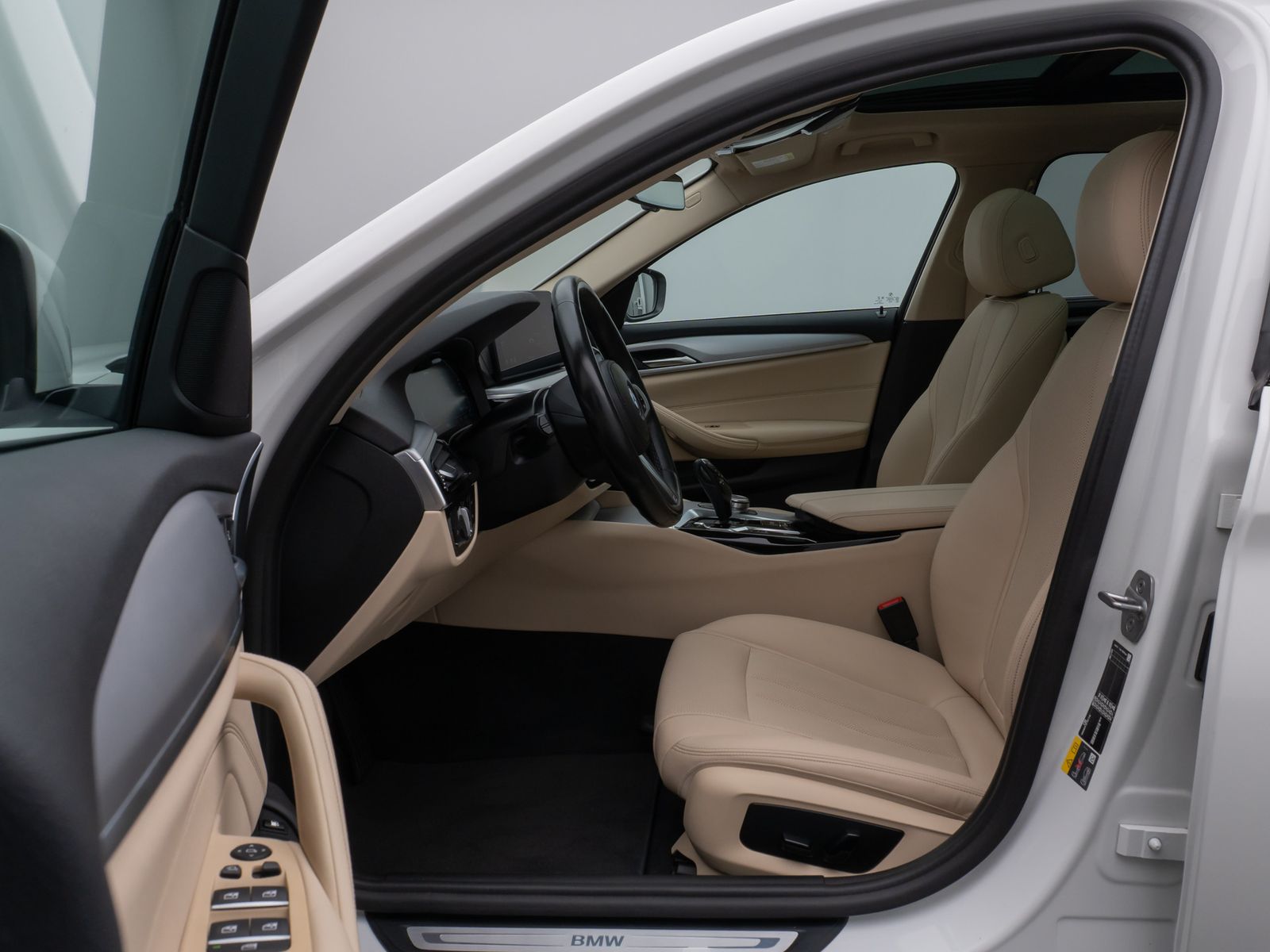 Fahrzeugabbildung BMW 530e Panorama Kamera DAB HiFi 4xKlima Leder 18Zl